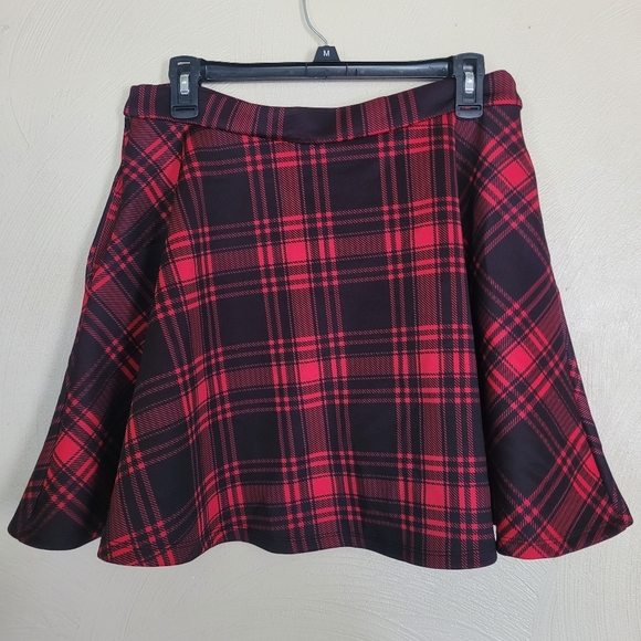 Hot Topic Black & Red Plaid O-Ring Skater Skirt Size Junior's Large - Picture 4 of 10